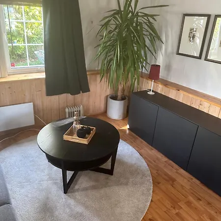 Appartement Lite Hus Til Leie I Sentrum