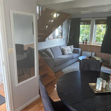 Lite Hus Til Leie I Sentrum *